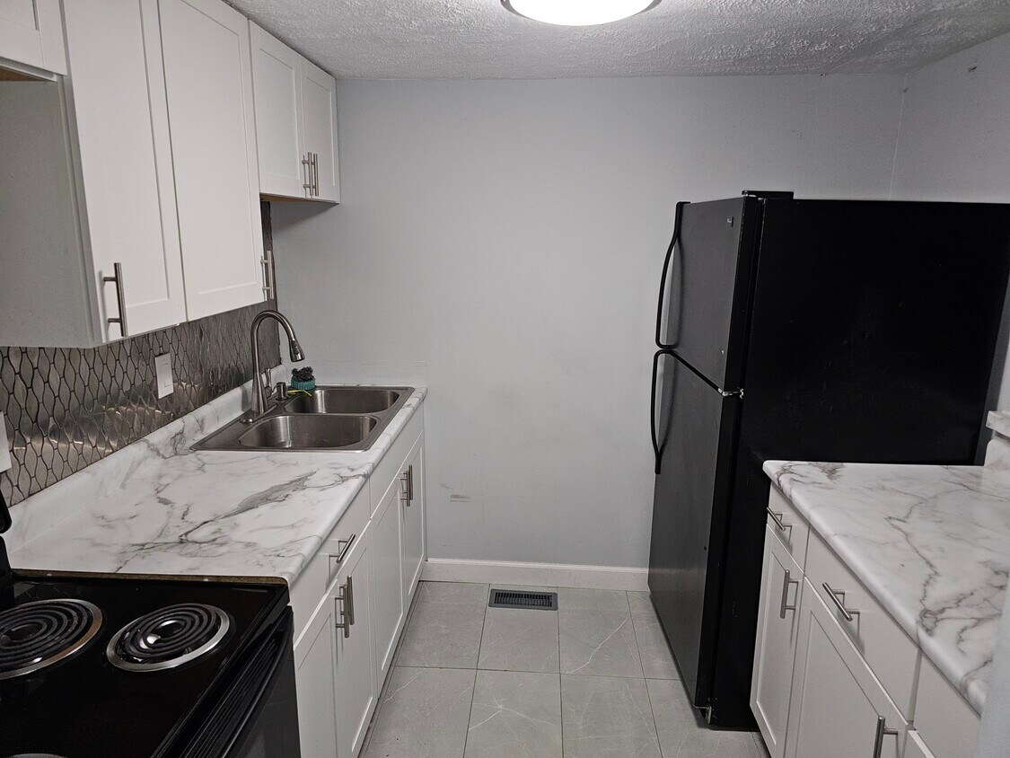 2842 Stonehenge Dr Unit 1, Columbus, OH 43224 Condo for Rent in