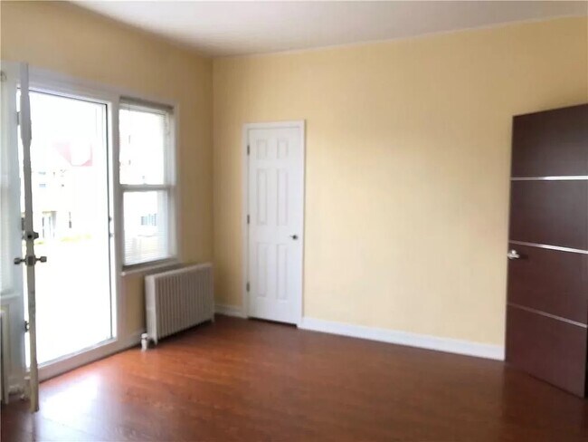 Building Photo - 3728 Oceanic Ave