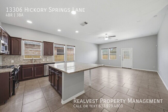 Foto del edificio - 13306 Hickory Springs Ln