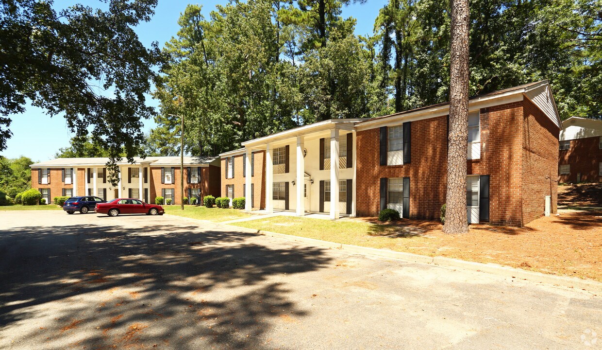 Falcon Crest Apartments 1700 Valley Park Ct Augusta, GA Apartments
