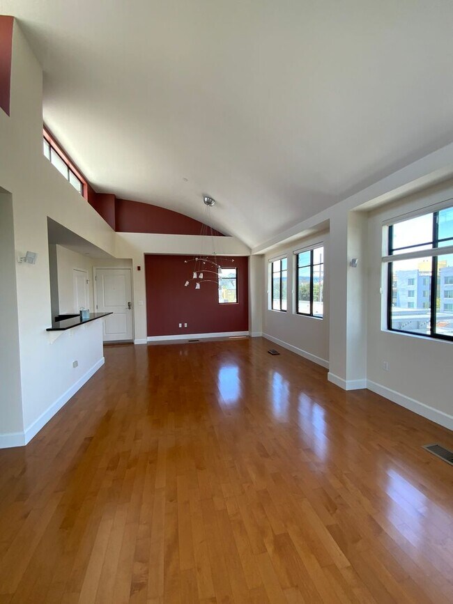 Building Photo - Available Now! Spacious Two-Story Condomin...