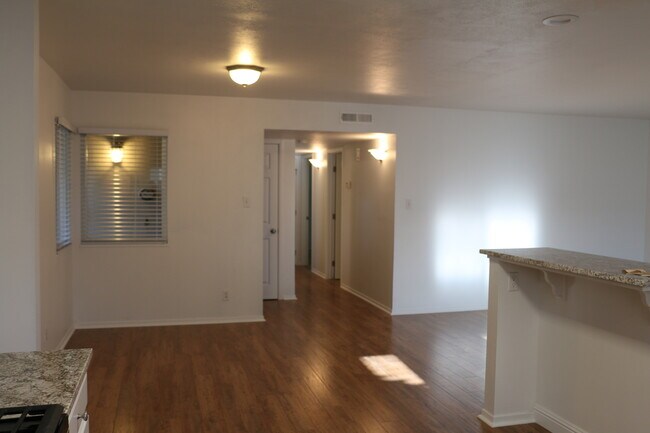 Foto del edificio - 3 Bedroom 2 Bath plus bonus room in ideal ...