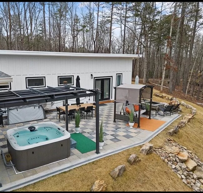 Building Photo - 22 Deer Path