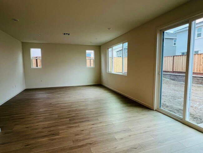 Foto del edificio - 5433 Riverview Ln