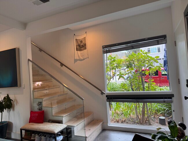 Foto del edificio - 343 Cypress Dr