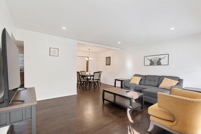 Foto del edificio - 814 Holiday Ave