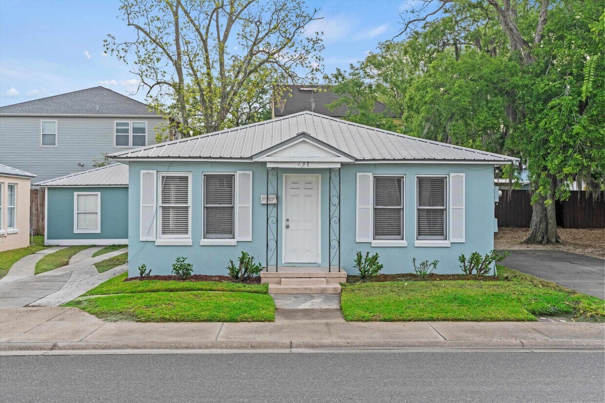 Primary Photo - 137 Riberia St