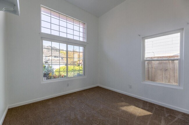 Foto del edificio - 17799 Riverbend Rd