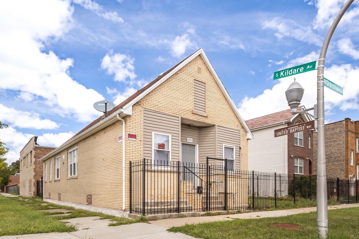 Primary Photo - 4256 W Grenshaw St