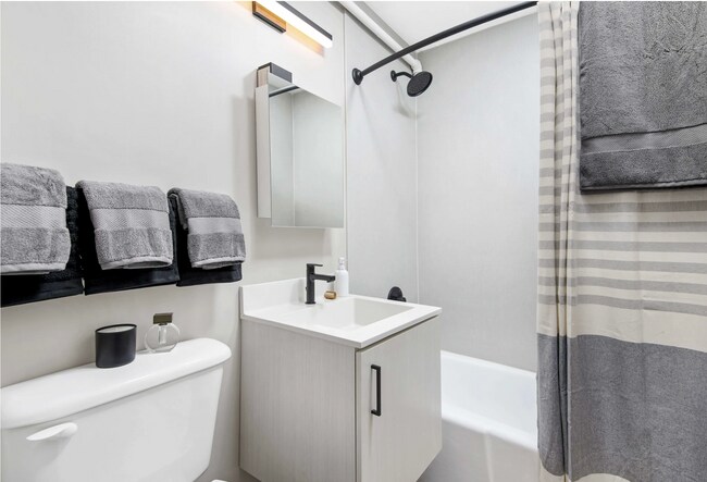 Foto del edificio - 2133 W Lexington St