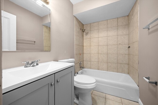 Building Photo - 6 Manor Dr