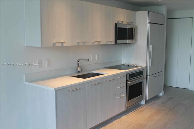 Foto del edificio - 45 SW 9th St