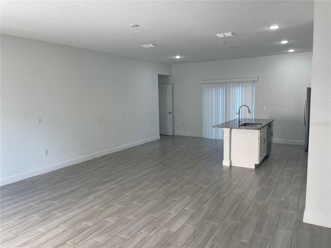 Building Photo - 104 W Greenbriar Pl