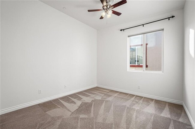 Foto del edificio - 10235 Independence Ave