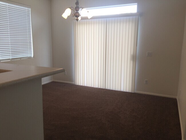 Building Photo - IMPECCABLE 2-STORY IN FANTASTIC NEIGHBORHOOD!