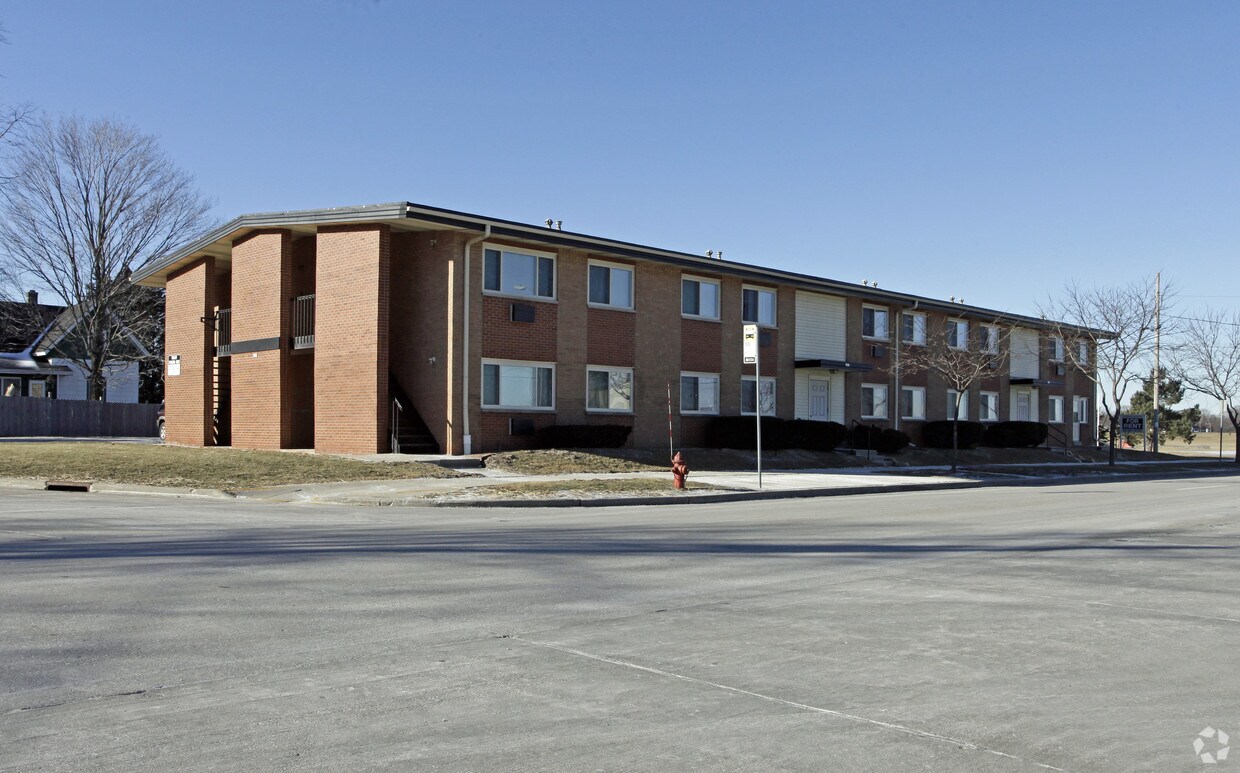 Building Photo - 4451 S Whitnall Ave