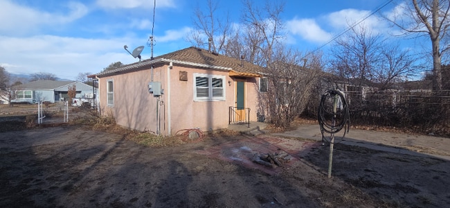 Foto del edificio - 2411 N Logan Ave