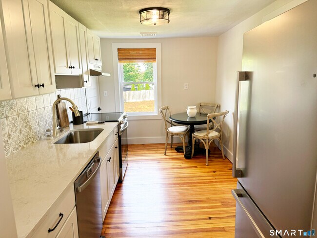 Foto del edificio - 188 E Lake St