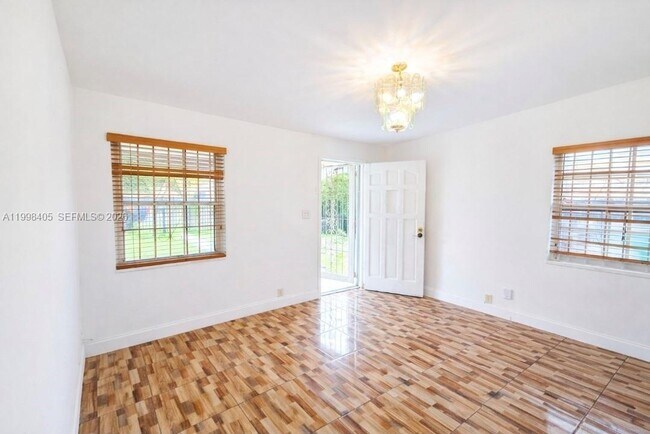 Foto del edificio - 1831 Rutland St