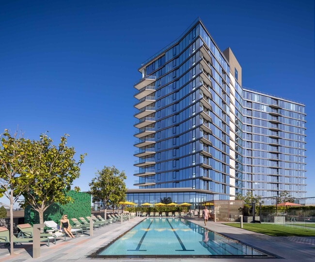 Building Photo - The Clara