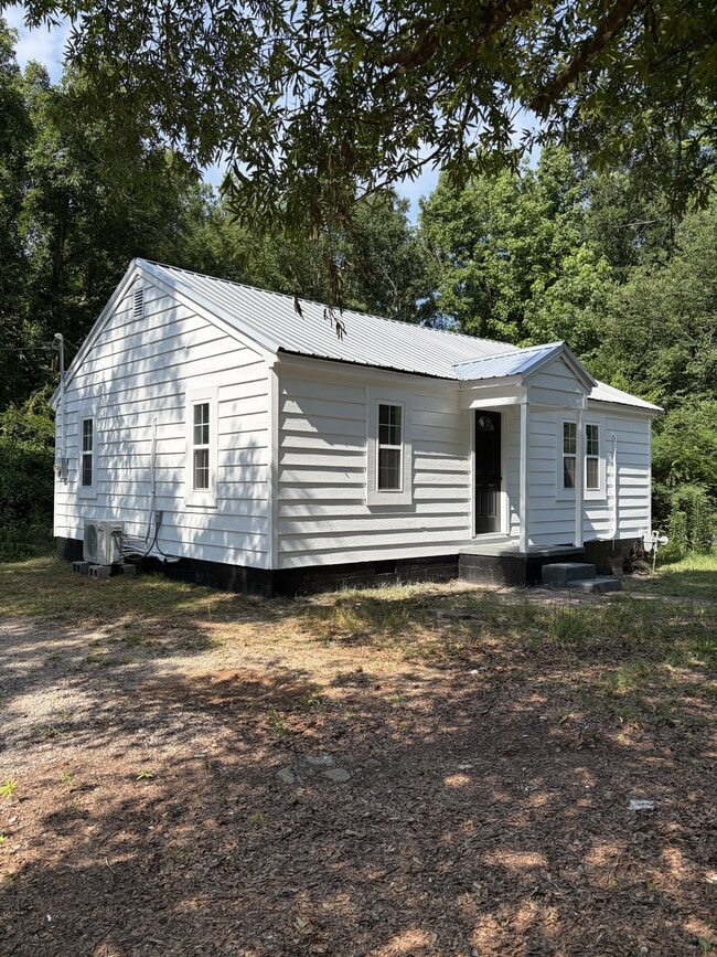 Building Photo - 483 Purdy Rd