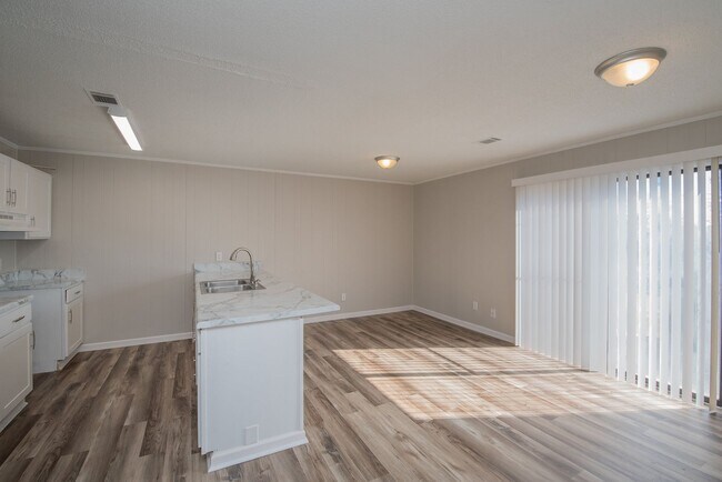 Foto del edificio - Updated 2 Bed/1 Bath Duplex Available for Rent Now!