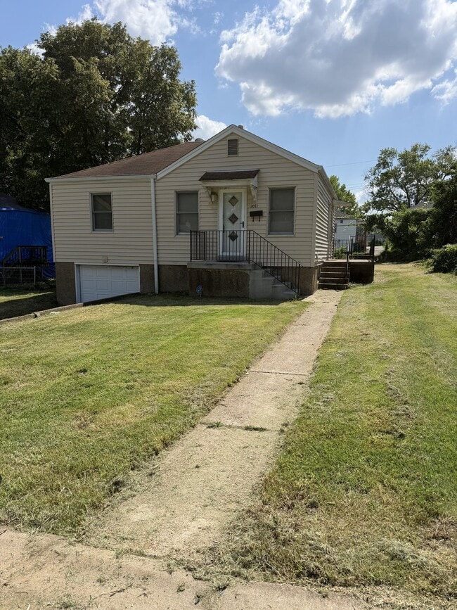 Building Photo - 2072 Coleridge Dr