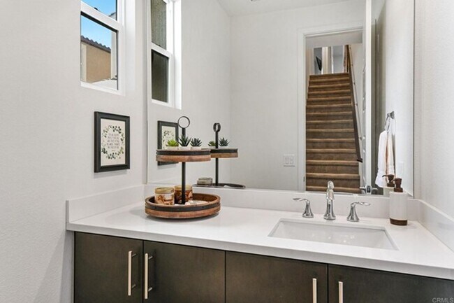 Foto del edificio - GORGEOUS 3 Bed Townhouse w/ EV & Solar