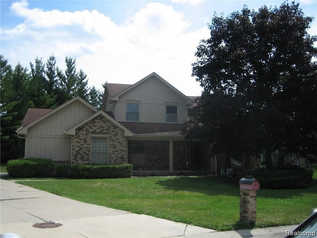 Primary Photo - 27401 Royal Crescent Dr