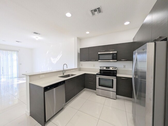 Building Photo - Gorgeous 2BR/2.5BA Townhouse in Gated Community – Lauderhill
