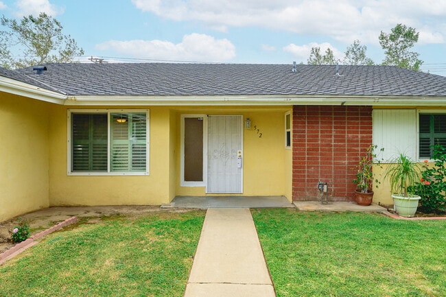 Foto del edificio - Beautifully Renovated 3BR/2BA Single-Story...