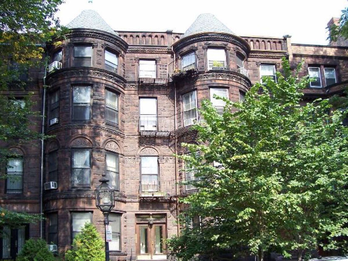 Building Photo - 385 Commonwealth Ave