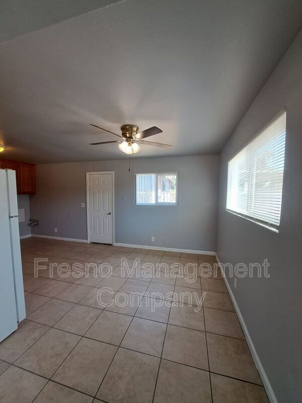 Building Photo - 230 E Amador St
