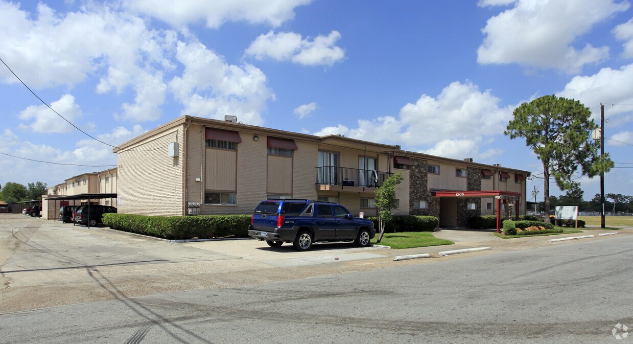 Granada Terrace Apartments in South Houston, TX