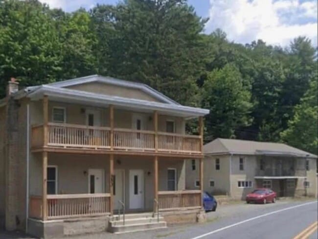 Building Photo - 559 Bunting St