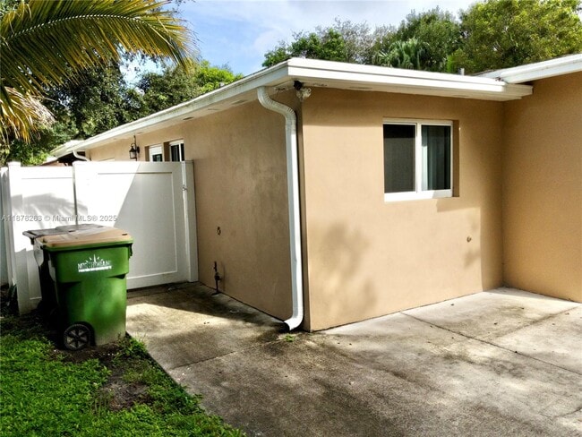 Building Photo - 13275 NE 4th Ave