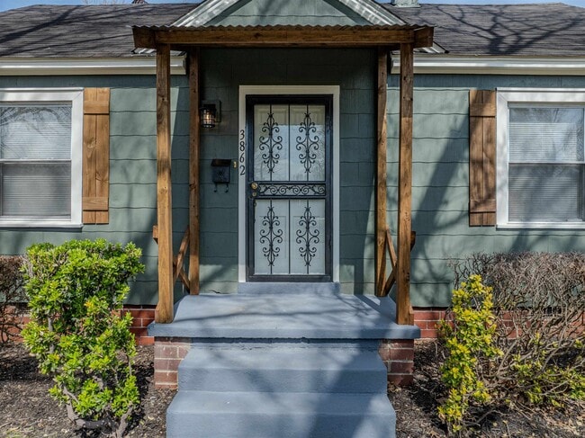 Building Photo - 3862 Kelly Cir E