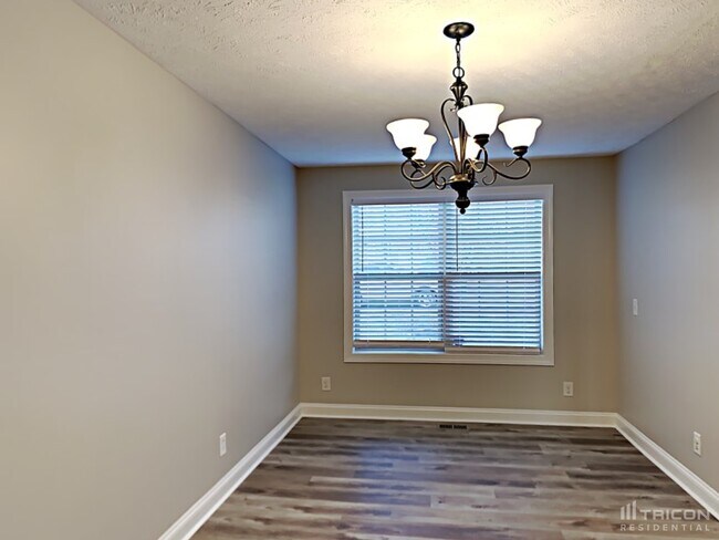 Foto del edificio - 3515 Oak Creek Drive Clarksville TN