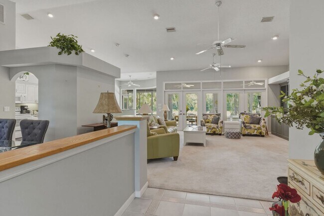 Foto del edificio - Must See Immaculate 3/2 Rainbow Springs with Lanai