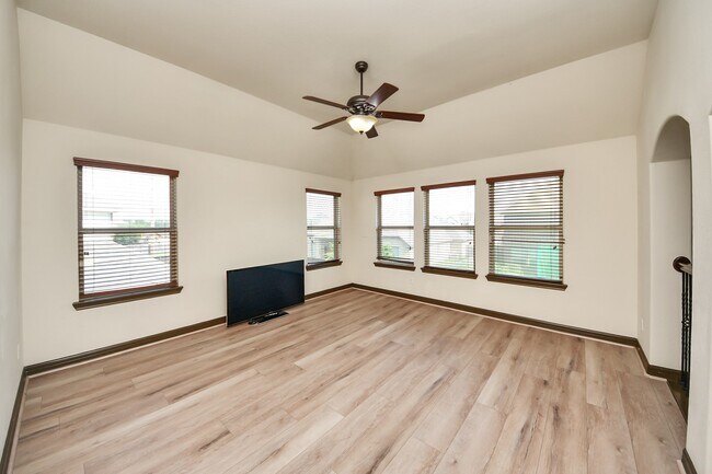 Foto del edificio - 26407 Wooded Hollow Ln