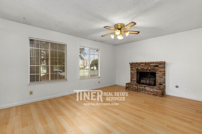 Building Photo - Charming Citrus Heights Home with RV Acces...