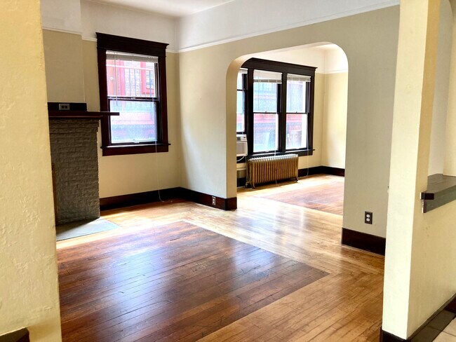 Foto del edificio - 605 W Hays St