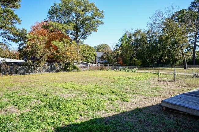 Building Photo - Four Bedroom Home!