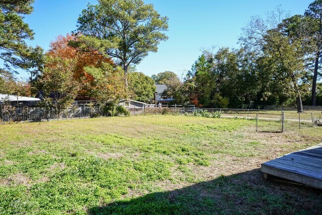 Foto del edificio - Four Bedroom Home!