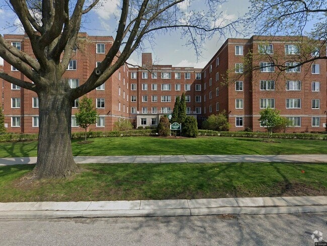 Building Photo - 19425 Van Aken Blvd