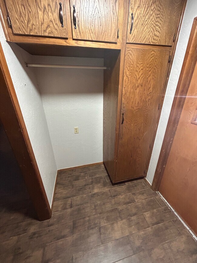 Building Photo - 2607 Fedderson Dr