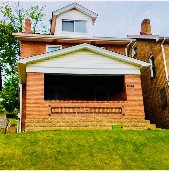 Hogar de ladrillo bellamente actualizado - 1417 Bellaire Place