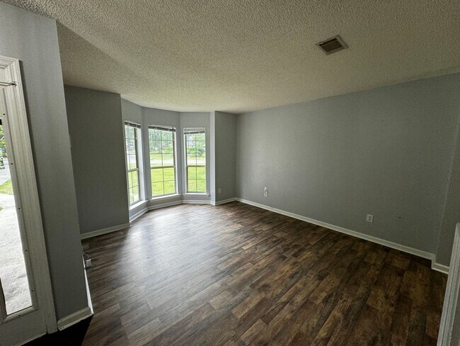Building Photo - House