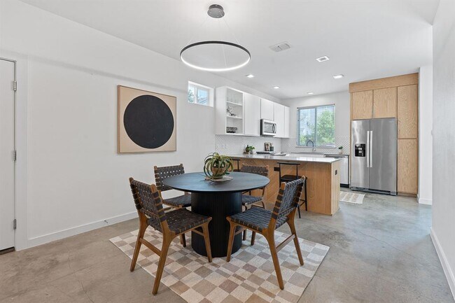 Foto del edificio - 705 N Bluff Dr