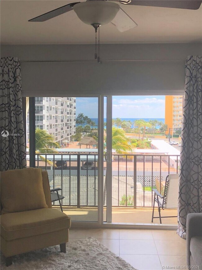 Foto del edificio - 400 N Riverside Dr